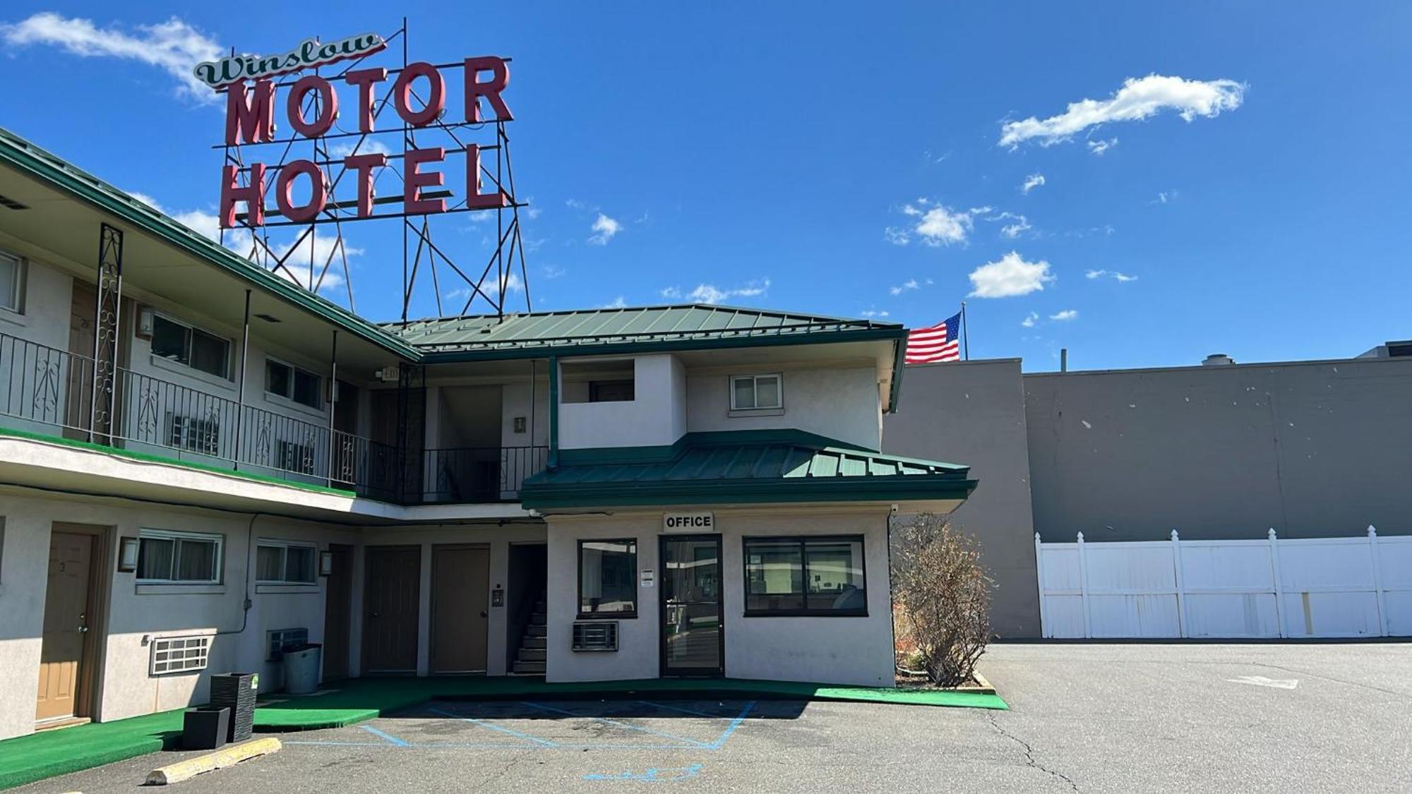Winslow Motel Линдхърст Екстериор снимка